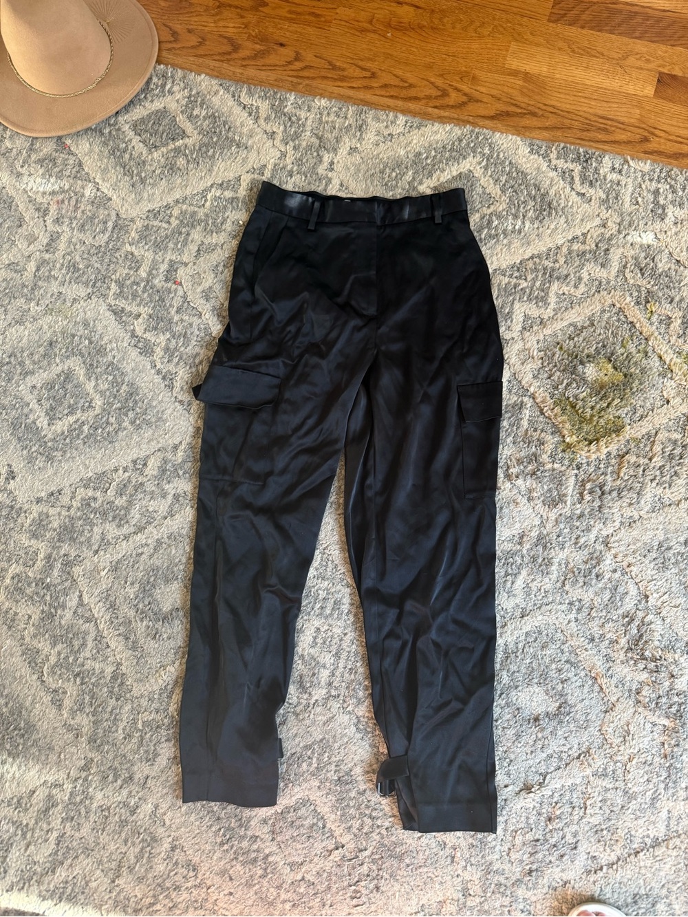 Aritzia Babaton Satin Black Cargo Pants sz: 6